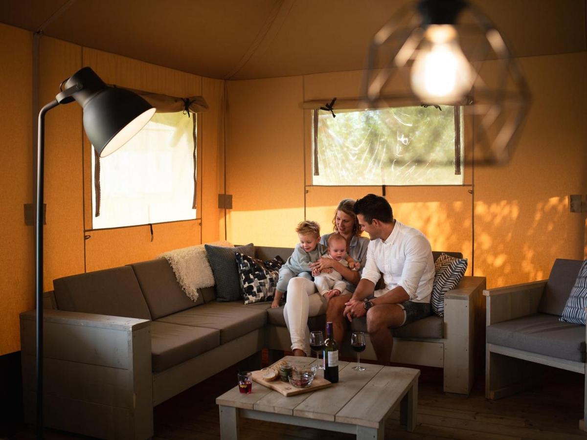 Отель Landal Glamping Нёфшато Экстерьер фото