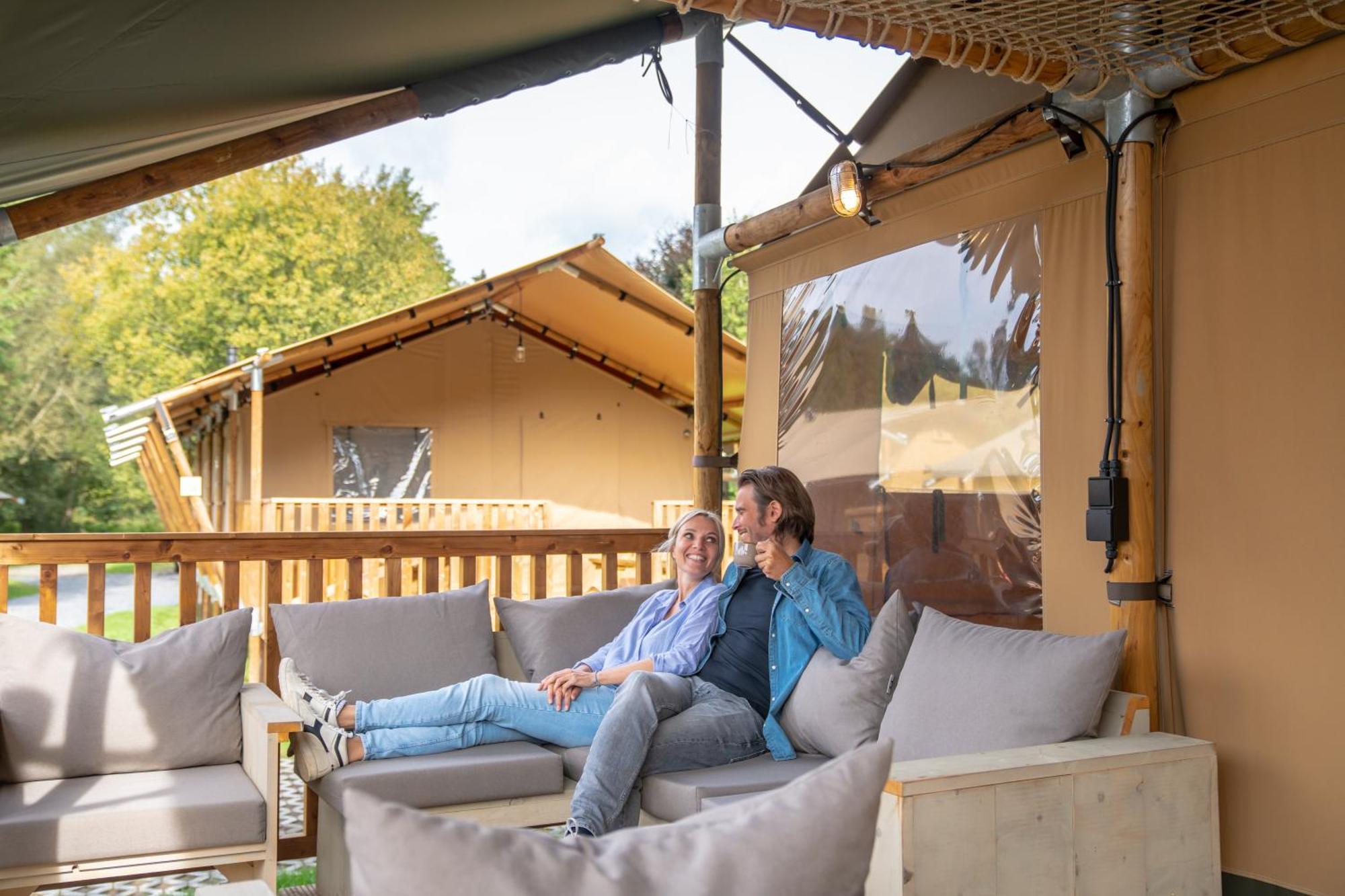 Отель Landal Glamping Нёфшато Экстерьер фото