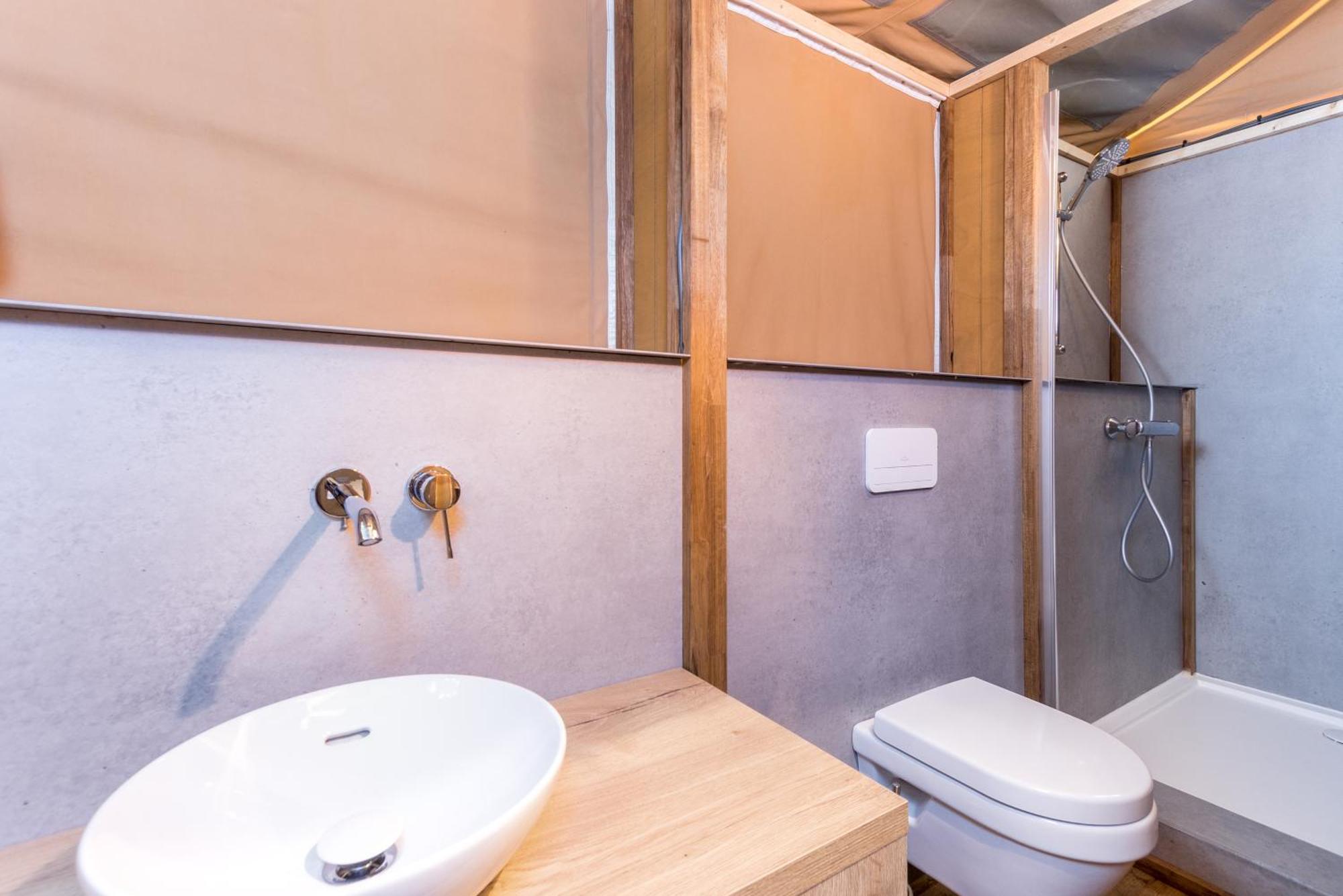 Отель Landal Glamping Нёфшато Номер фото