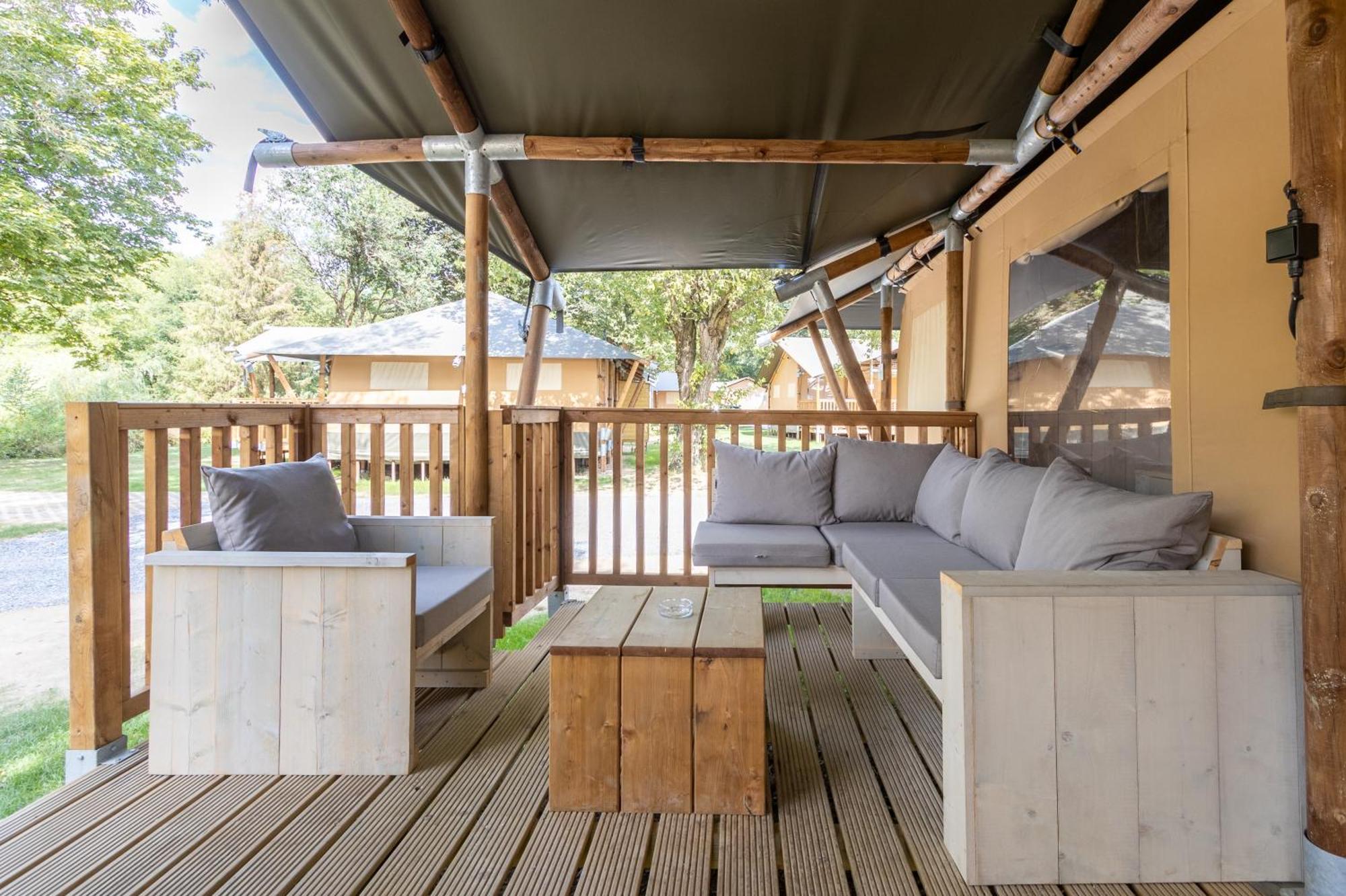 Отель Landal Glamping Нёфшато Экстерьер фото