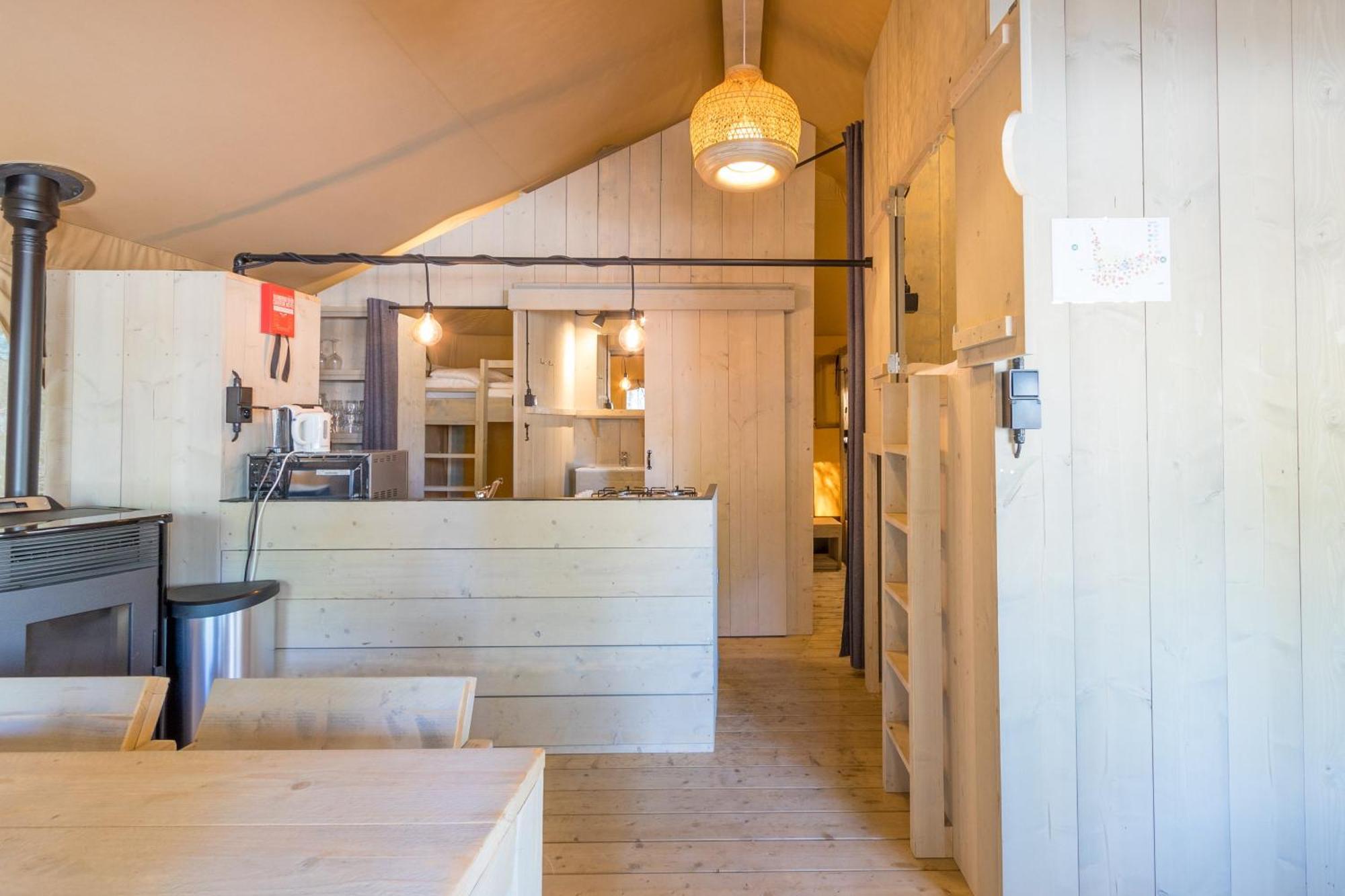 Отель Landal Glamping Нёфшато Номер фото