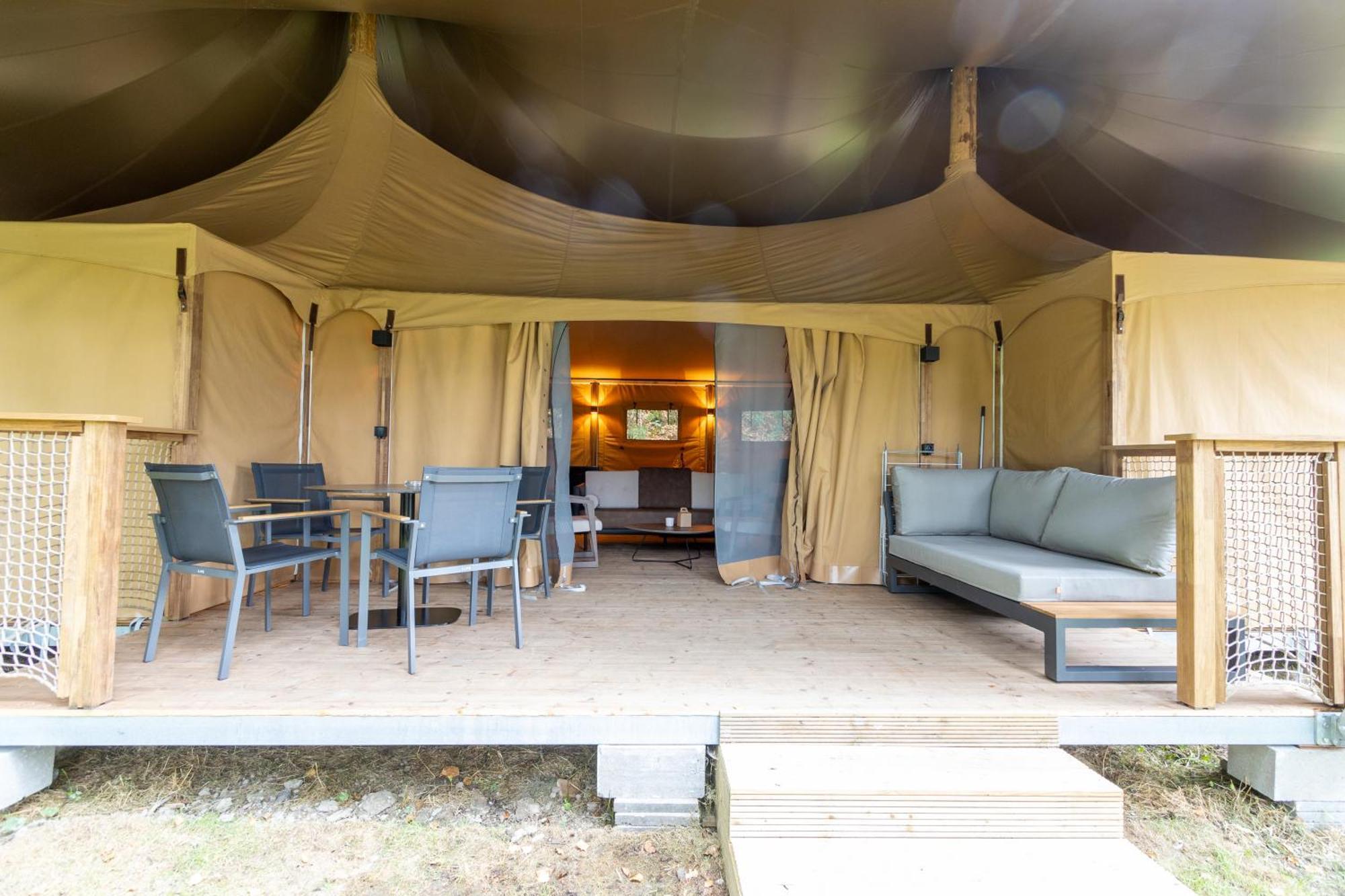 Отель Landal Glamping Нёфшато Номер фото