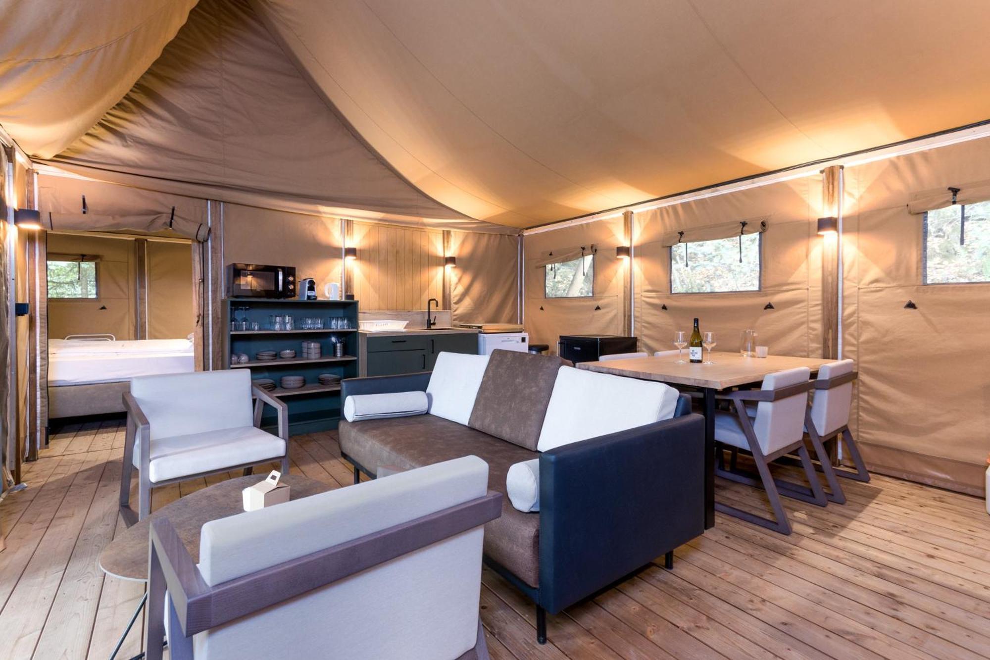 Отель Landal Glamping Нёфшато Номер фото