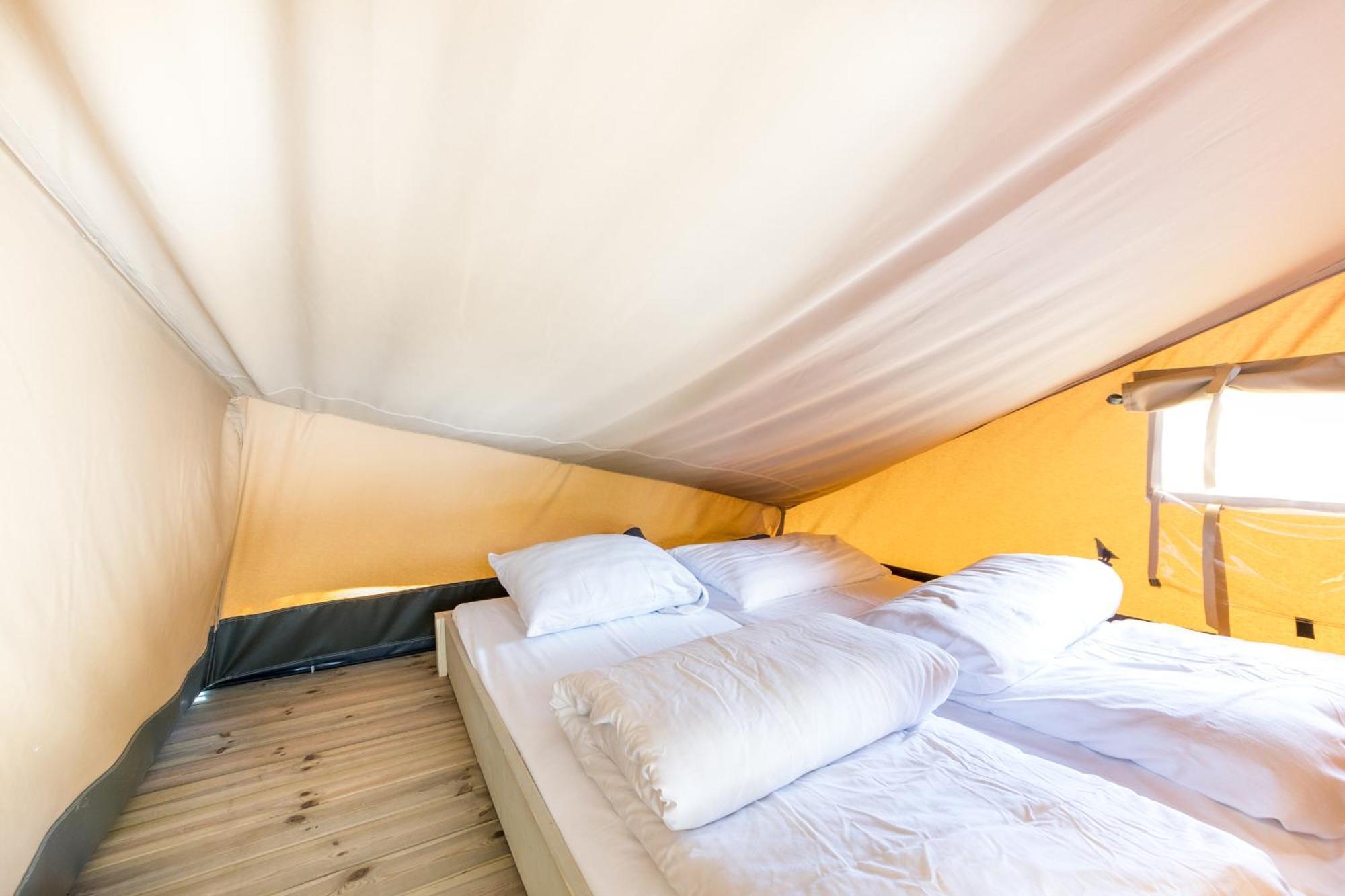 Отель Landal Glamping Нёфшато Номер фото