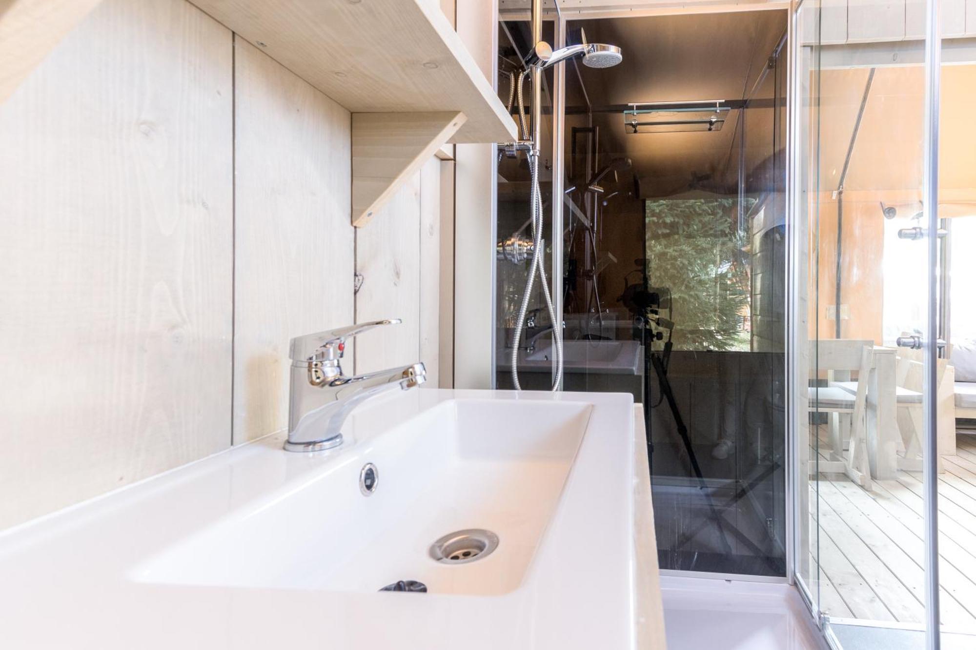 Отель Landal Glamping Нёфшато Номер фото