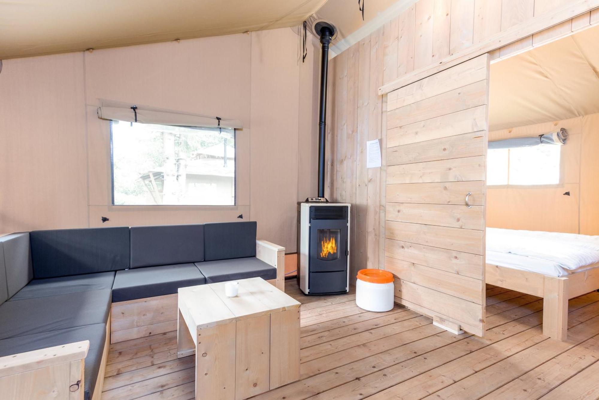 Отель Landal Glamping Нёфшато Номер фото