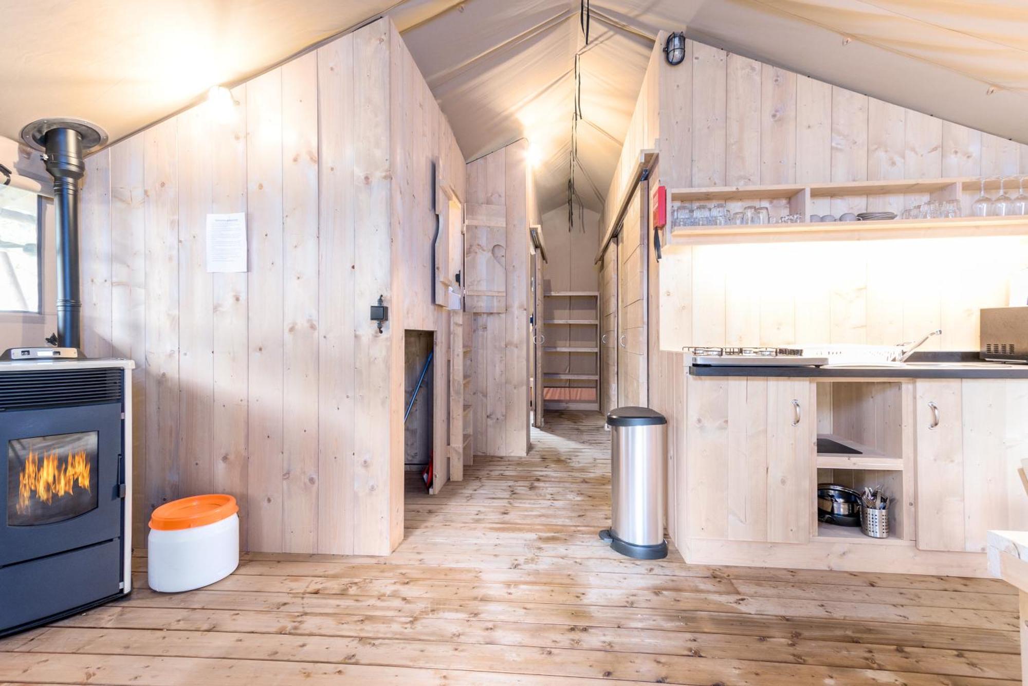 Отель Landal Glamping Нёфшато Номер фото